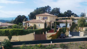 Les deux chênes à Tanneron village
